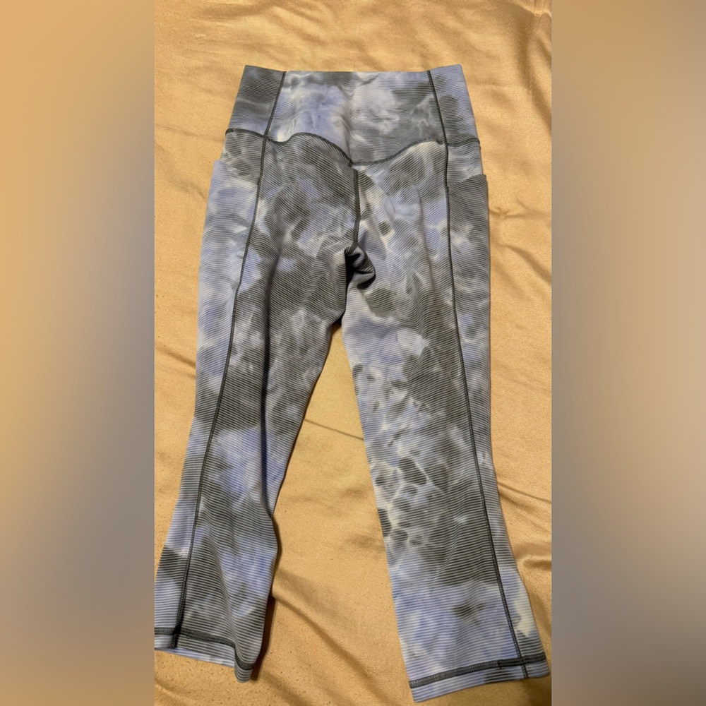 Athleta salutation stash picket II capri size M